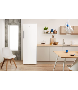 INDESIT | Refrigerator | SI6 2 W | Energy efficiency class E | Free standing | Larder | Height 167 cm | Fridge net capacity 323 